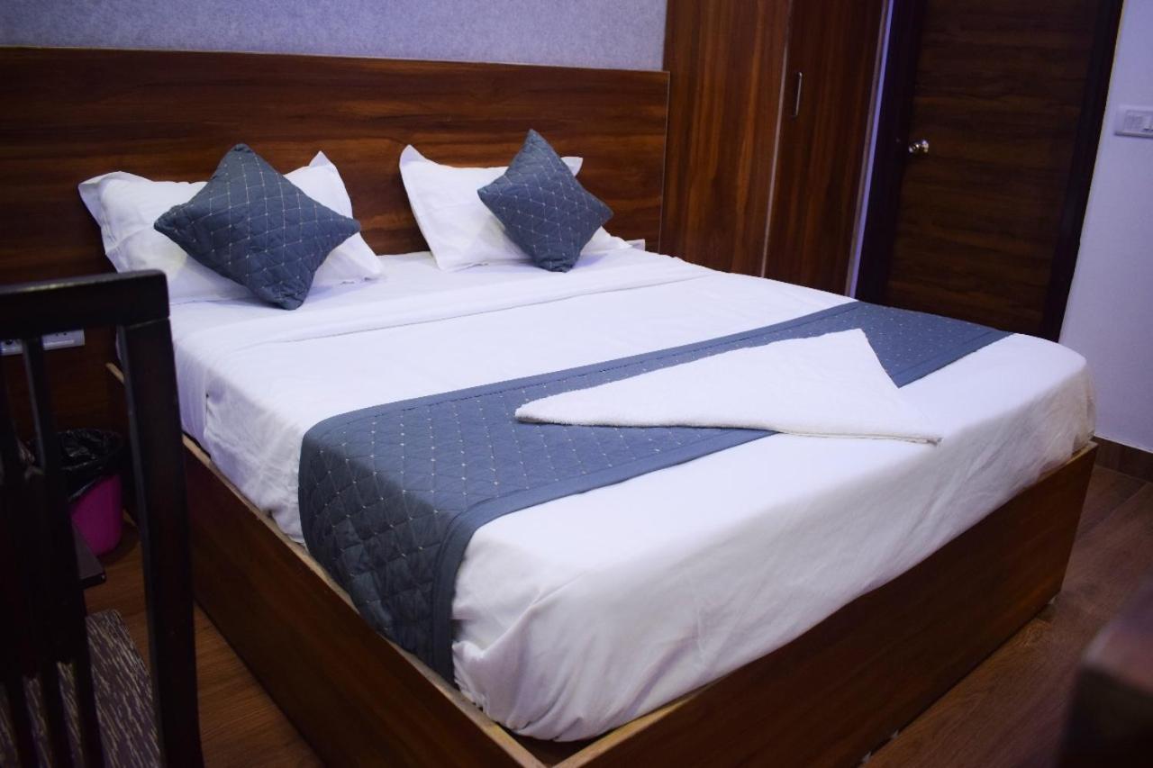Surya International Bed & Breakfast นิวเดลี ภายนอก รูปภาพ