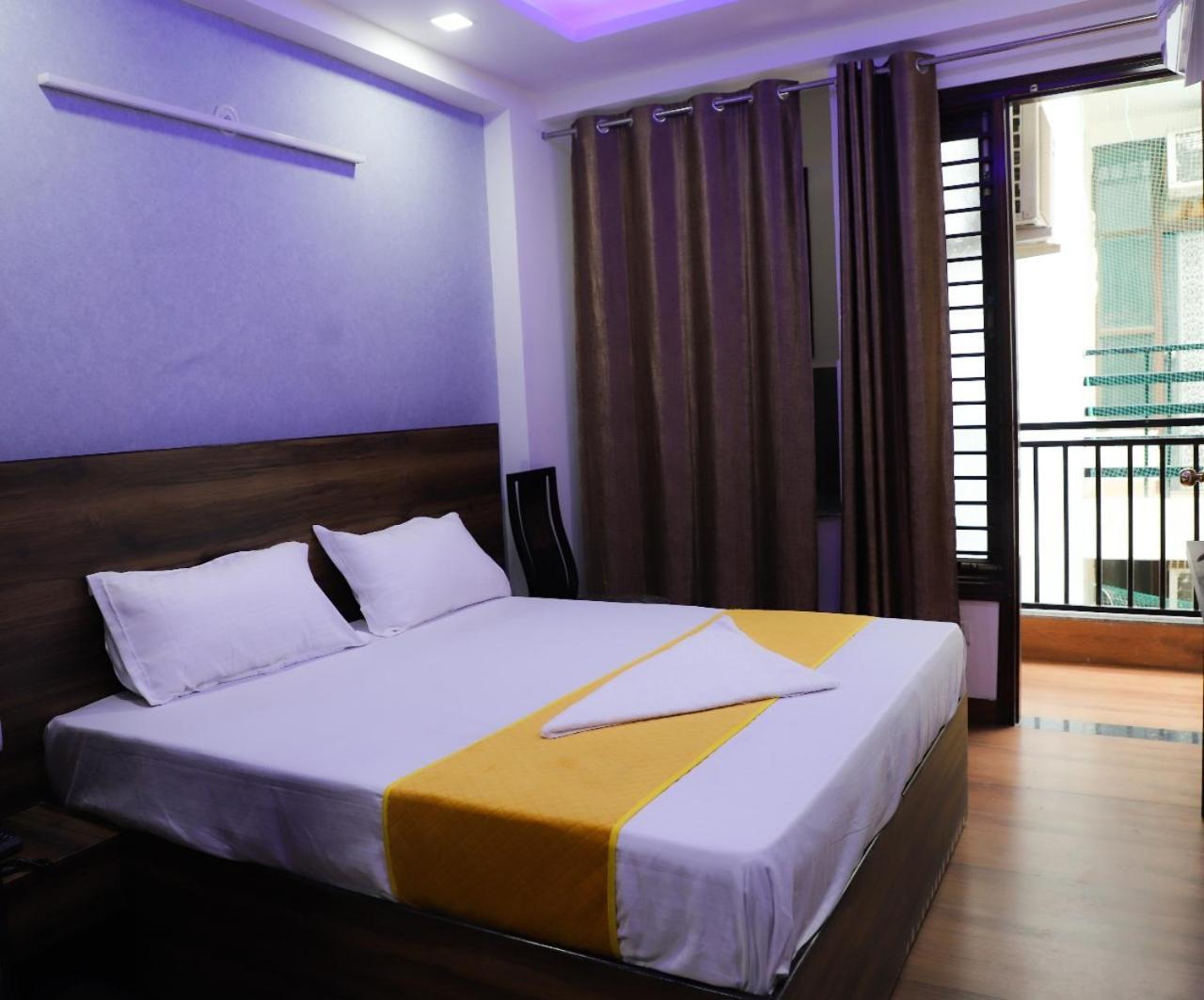 Surya International Bed & Breakfast นิวเดลี ภายนอก รูปภาพ