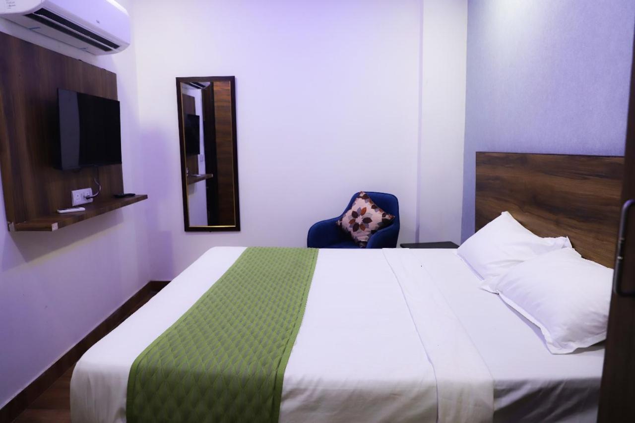 Surya International Bed & Breakfast นิวเดลี ภายนอก รูปภาพ