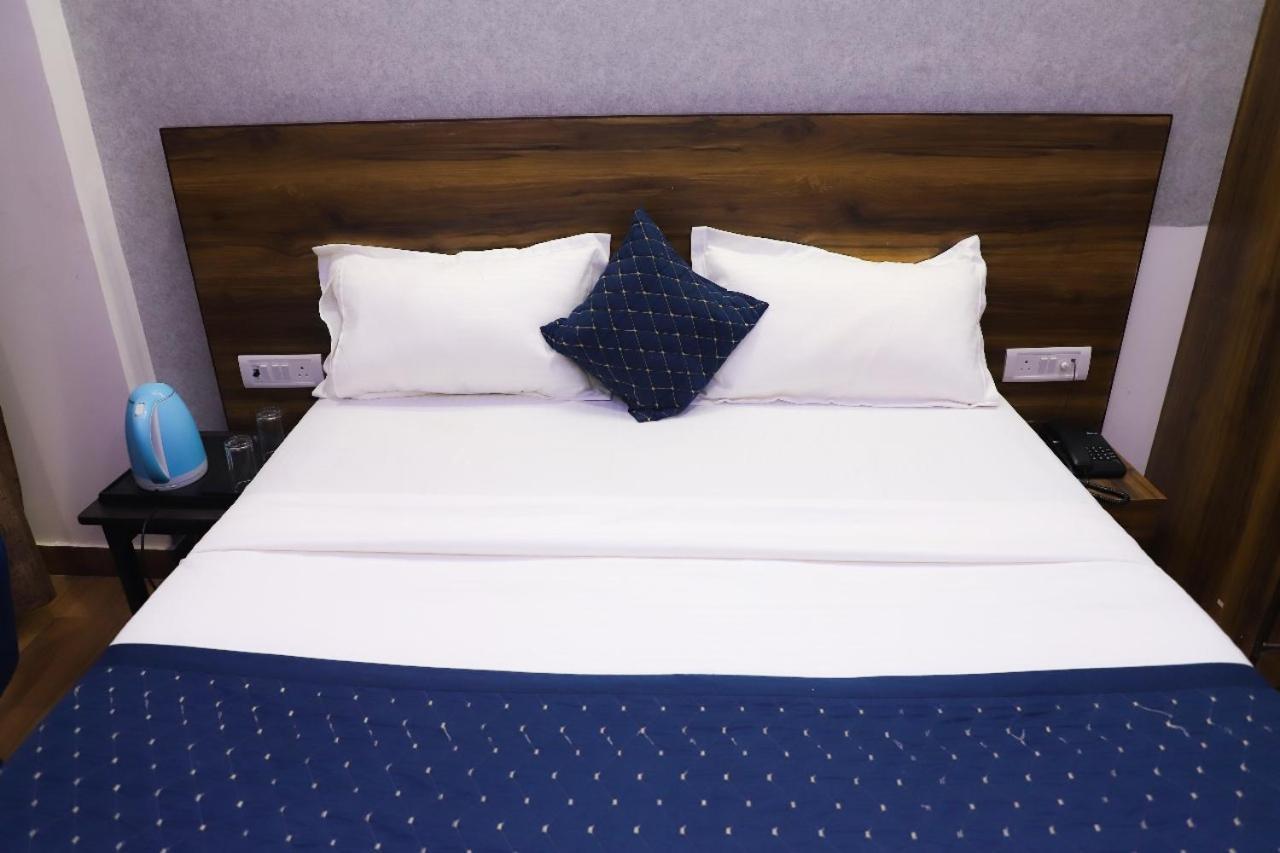 Surya International Bed & Breakfast นิวเดลี ภายนอก รูปภาพ