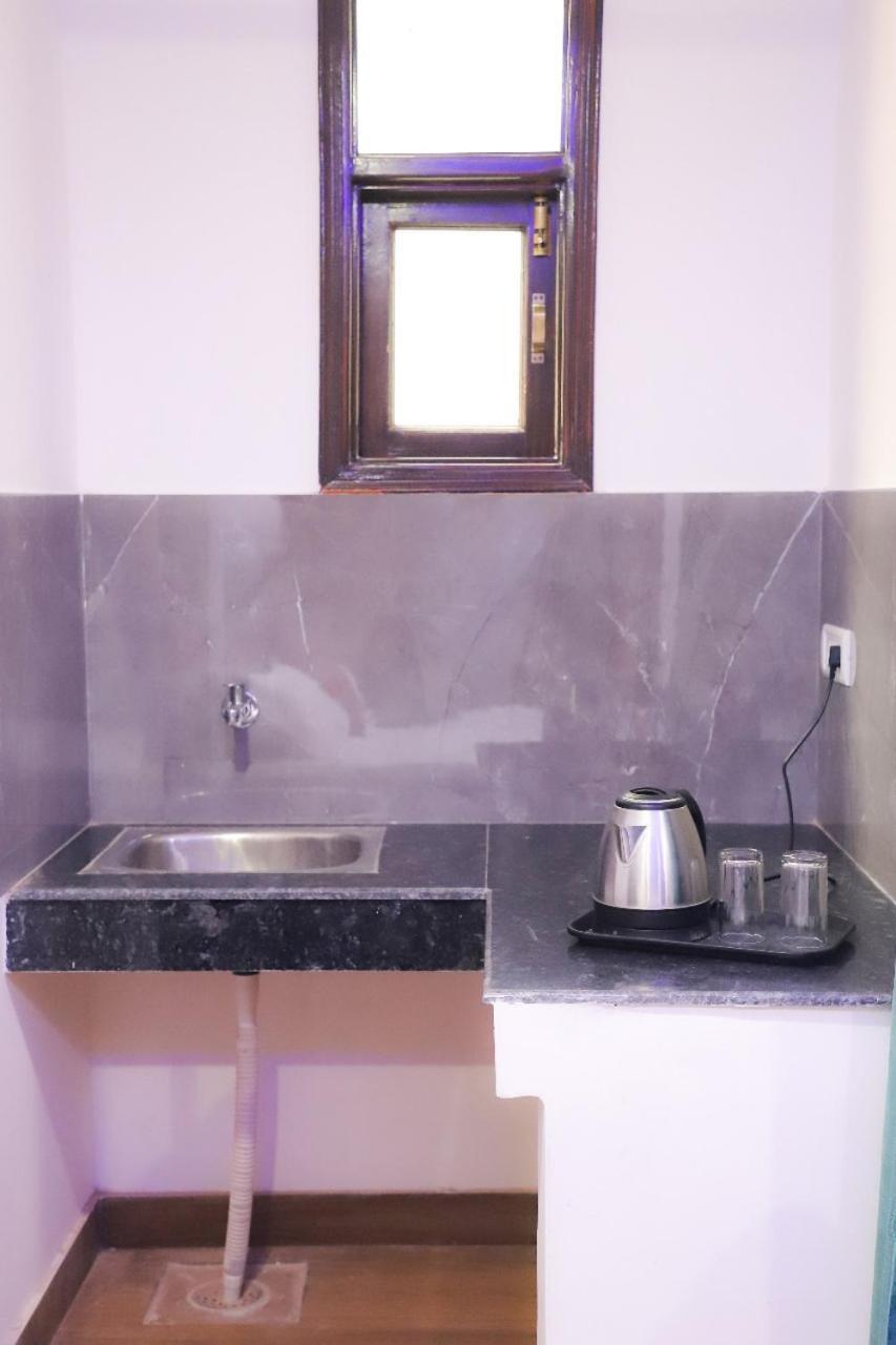Surya International Bed & Breakfast นิวเดลี ภายนอก รูปภาพ