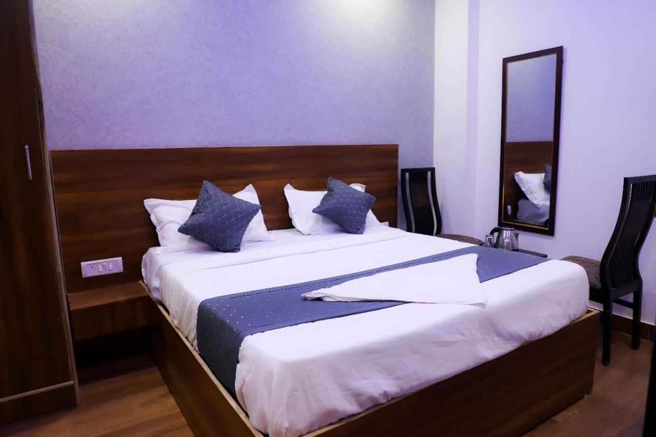 Surya International Bed & Breakfast นิวเดลี ภายนอก รูปภาพ