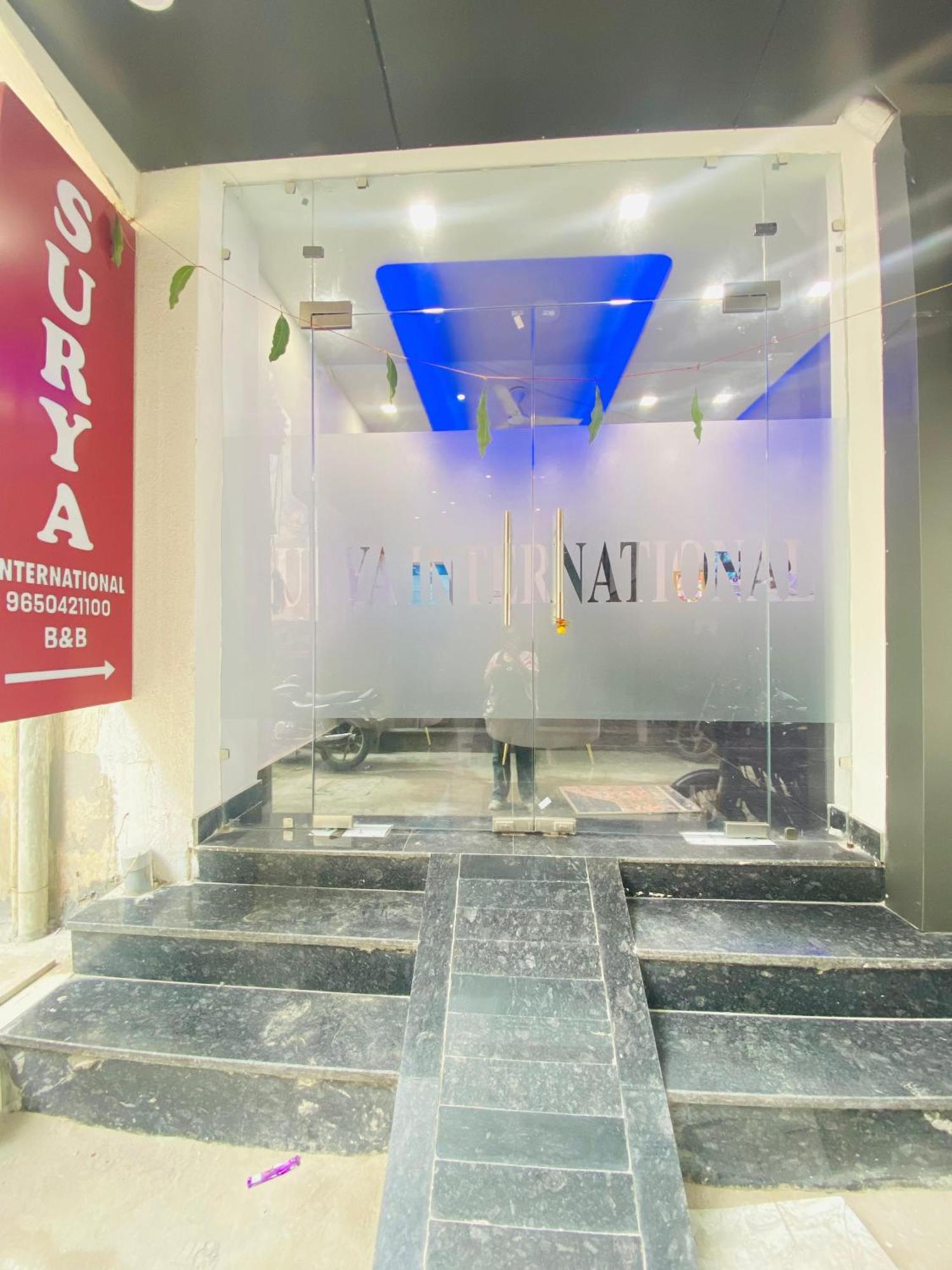 Surya International Bed & Breakfast นิวเดลี ภายนอก รูปภาพ
