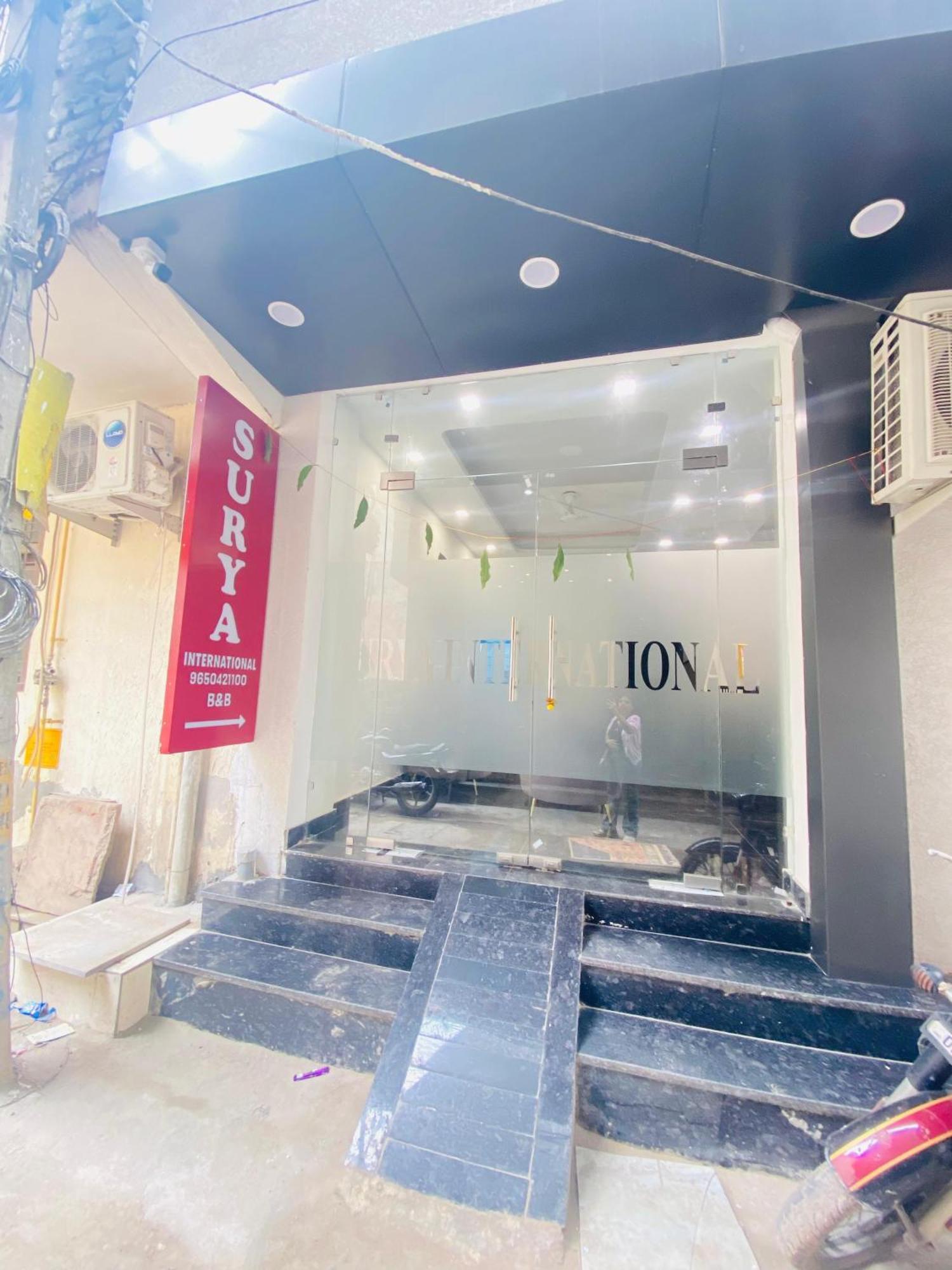 Surya International Bed & Breakfast นิวเดลี ภายนอก รูปภาพ