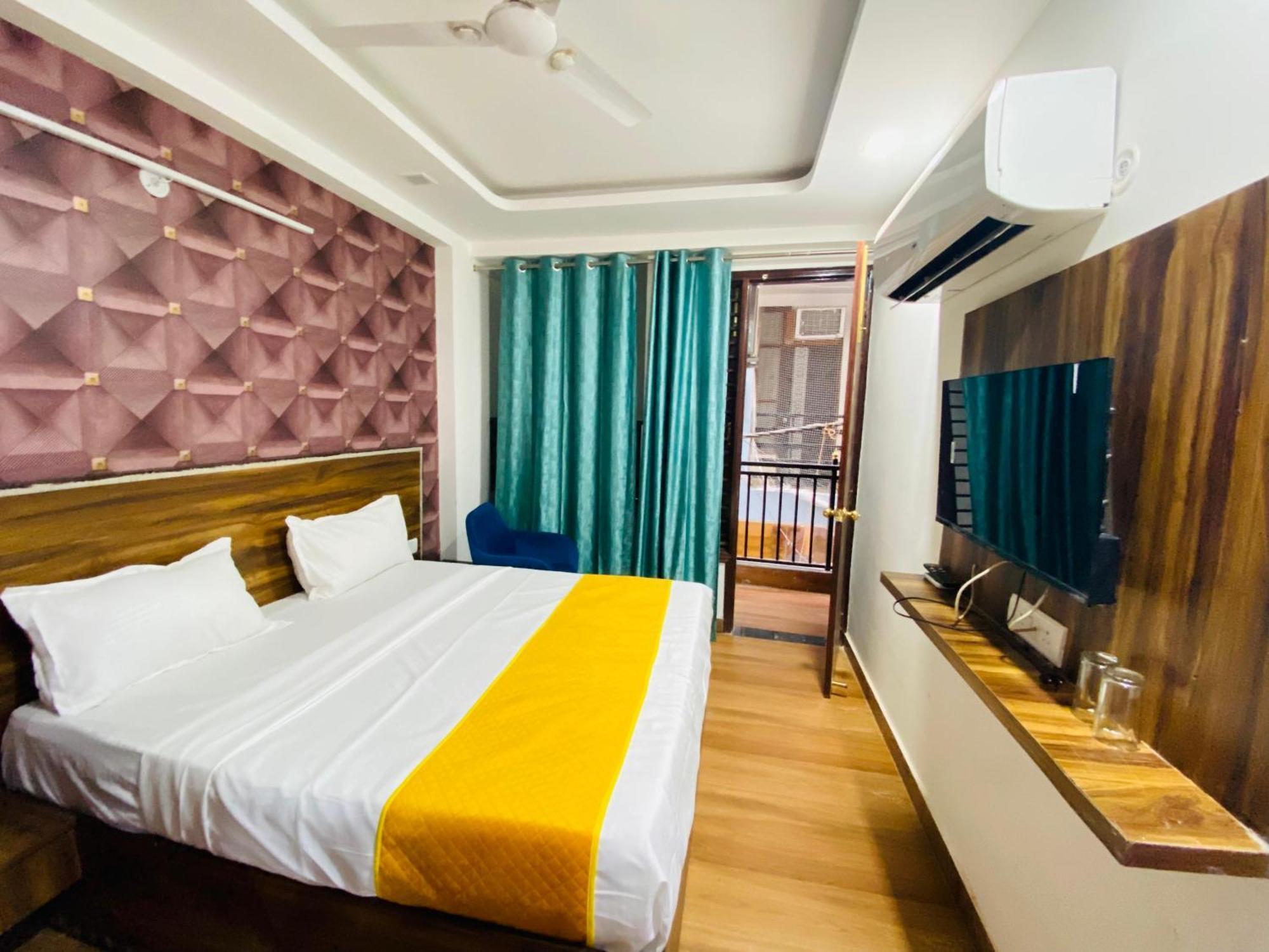 Surya International Bed & Breakfast นิวเดลี ภายนอก รูปภาพ