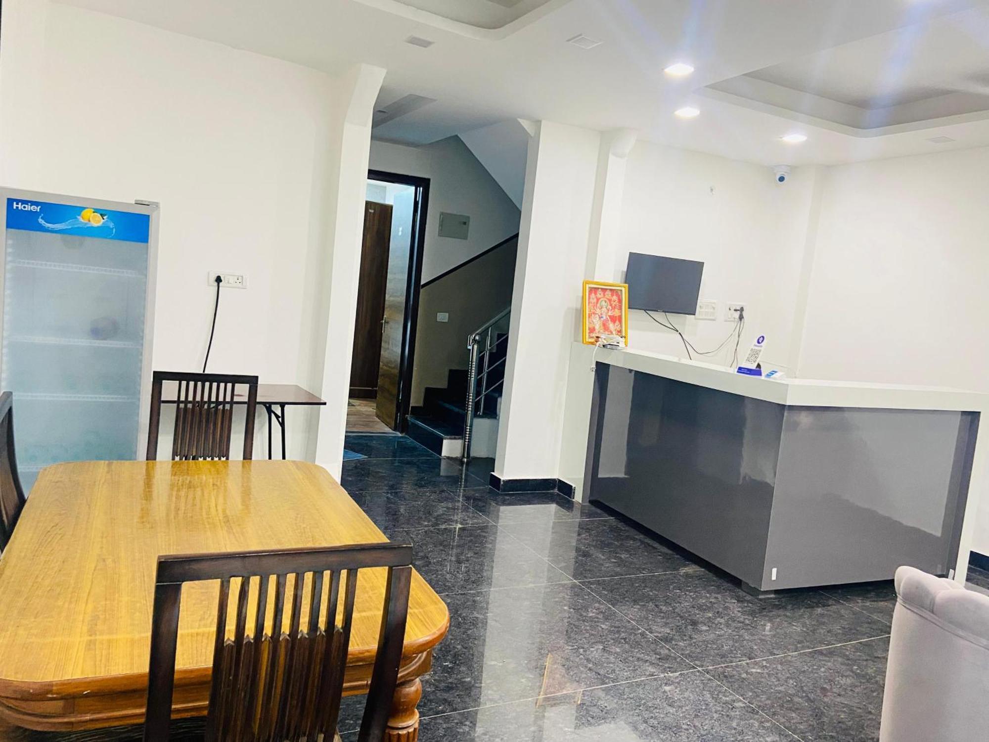 Surya International Bed & Breakfast นิวเดลี ภายนอก รูปภาพ